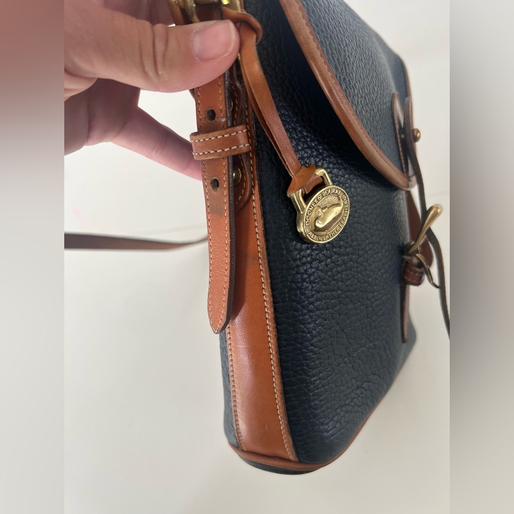 Dooney & Bourke 1980's Field Bag Navy Blue & Tan Vintage Pebbled Leather Purse - Picture 3 of 16